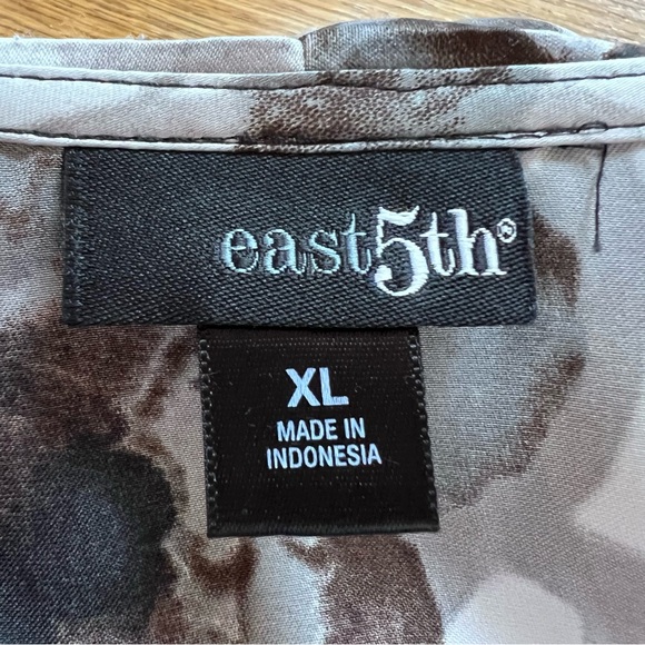 ⭐️ East 5th Shades of Gray Leafy Print Top Size XL Ruffle Neck Tie Waist - Picture 5 of 13
